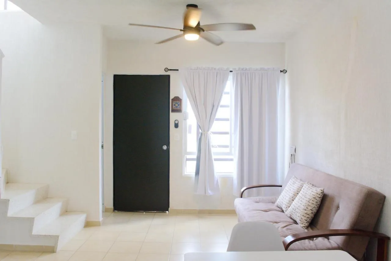 Cozy House In Cancun With Access To Pool Villa Vakantiehuis